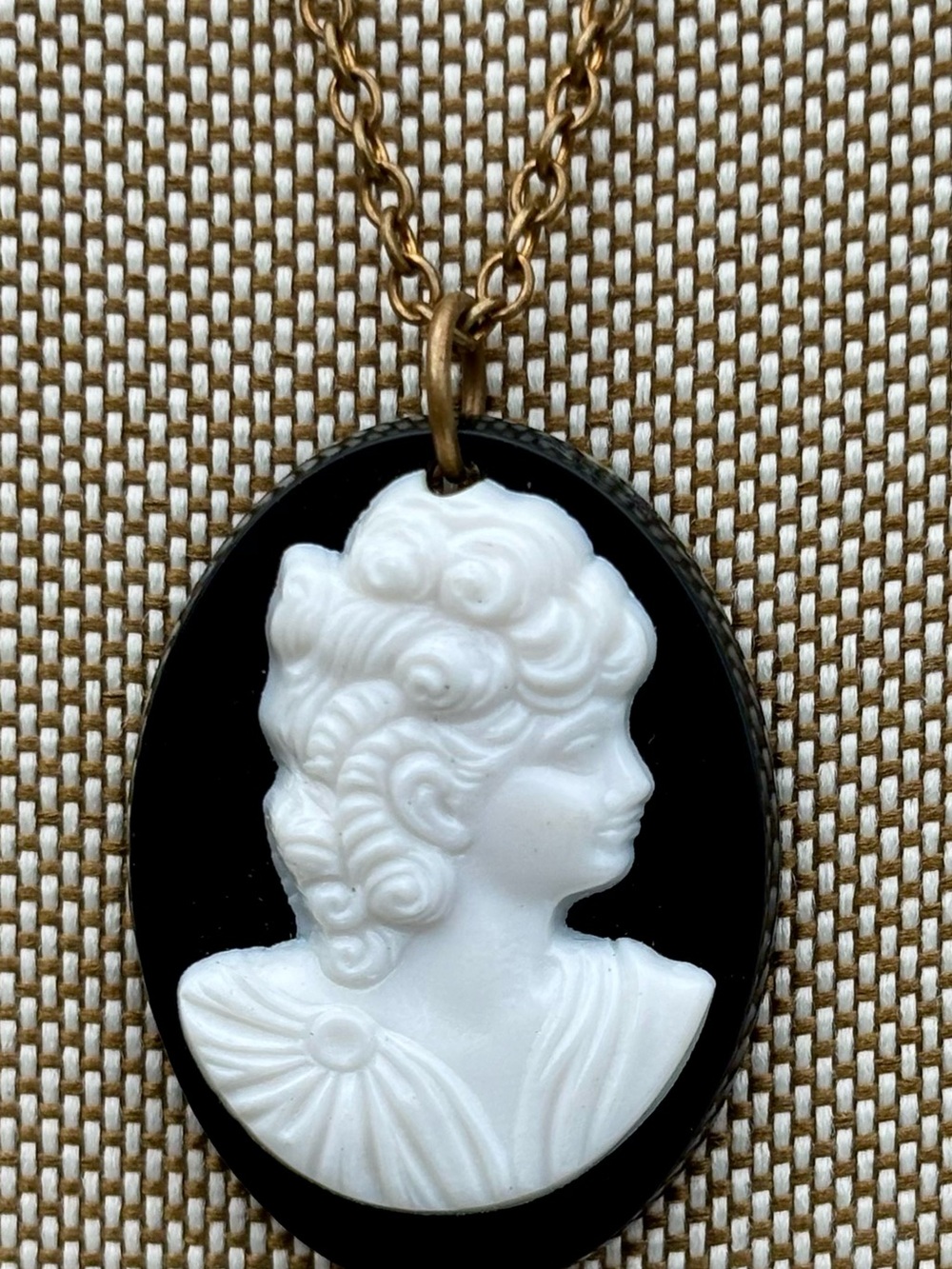 Vintage Japan Black & White Cameo Pendant Necklace Faux Pearl Clasp